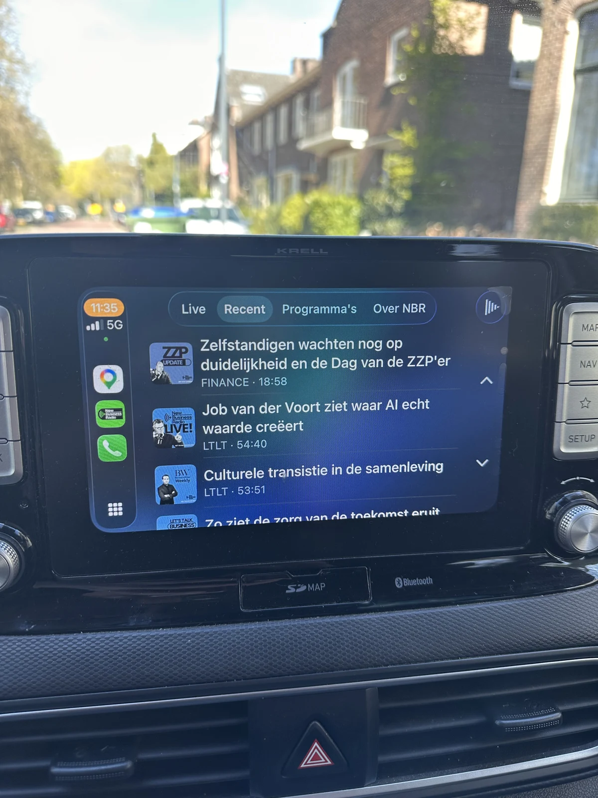 De New Business Radio app in CarPlay